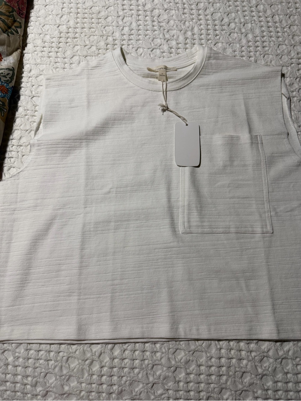 Sleeveless White Crop Top with Pocket - Unbranded
